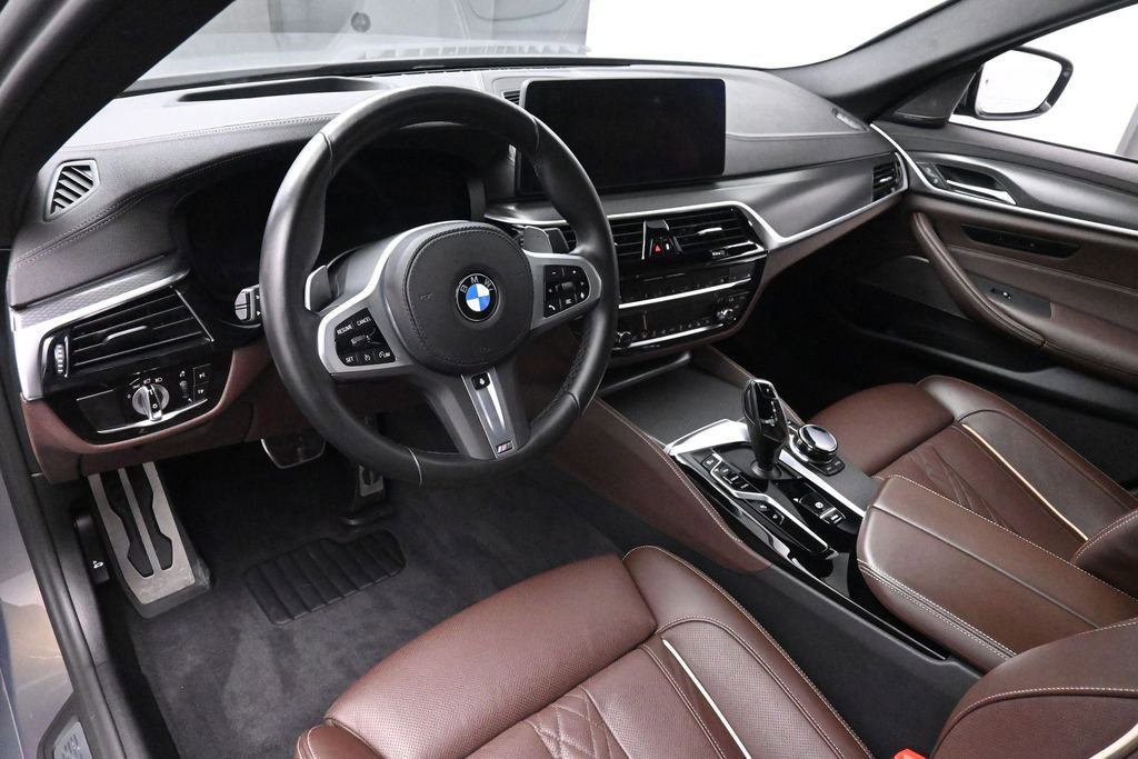Used 2023 BMW M550i xDrive w/ Dynamic Handling Package AWD/4WD image 14
