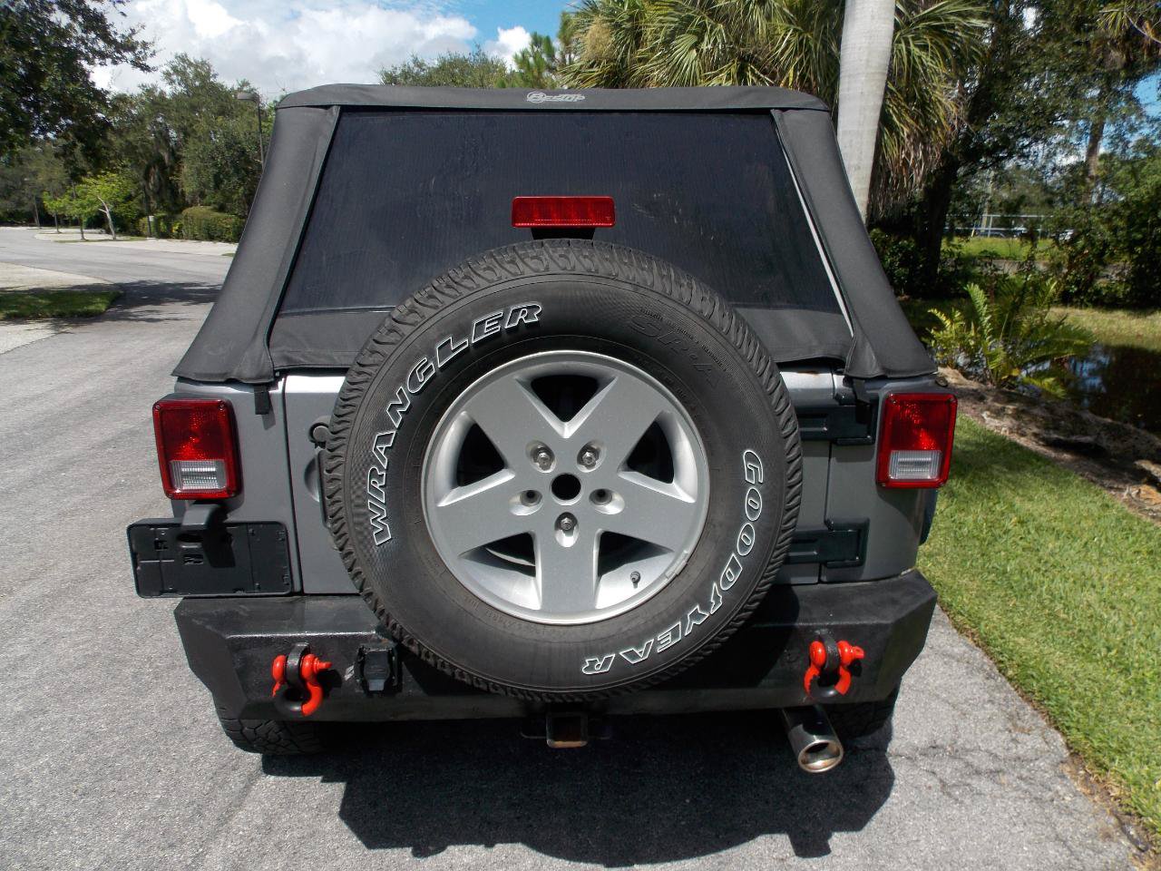 Used 2016 Jeep Wrangler Unlimited Sport w/ Connectivity Group AWD/4WD image 15