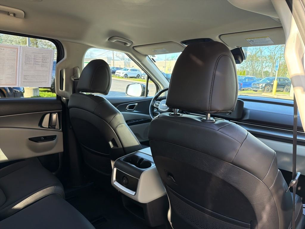 Used 2024 Kia Carnival LX FWD image 15