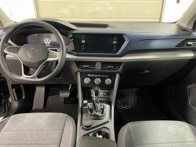 Used 2023 Volkswagen Taos SE w/ Panoramic Sunroof Package AWD/4WD image 14