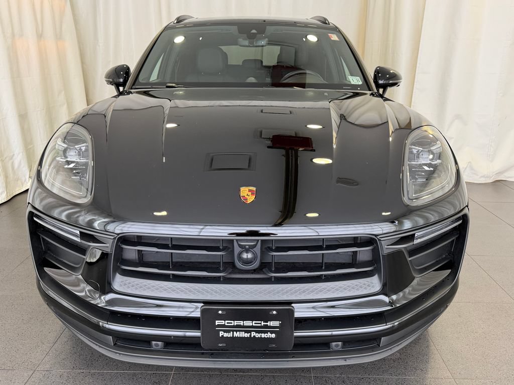 Certified 2026 Porsche Macan AWD/4WD image 6