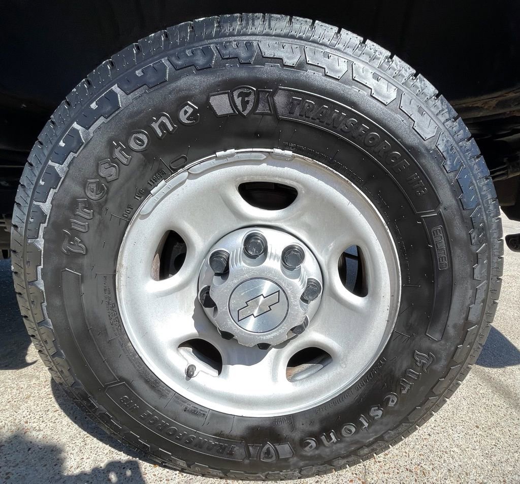 Used 2017 Chevrolet Express 2500 Extended image 13