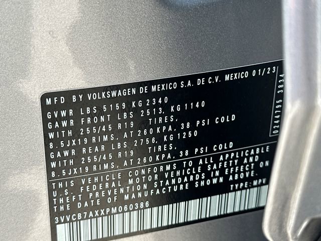 Used 2023 Volkswagen Tiguan SE R-Line image 34