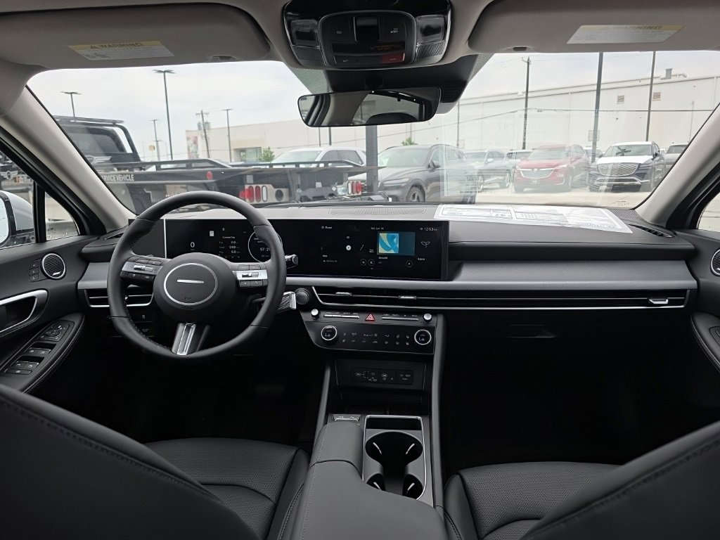 New 2025 Hyundai Sonata Limited image 17