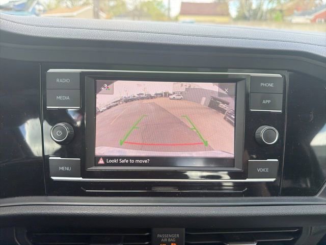 Used 2022 Volkswagen Jetta SE w/ Panoramic Sunroof Package FWD image 19