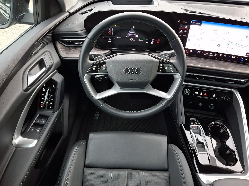 Used 2025 Audi Q5 Premium Plus w/ Premium Plus AWD/4WD image 12