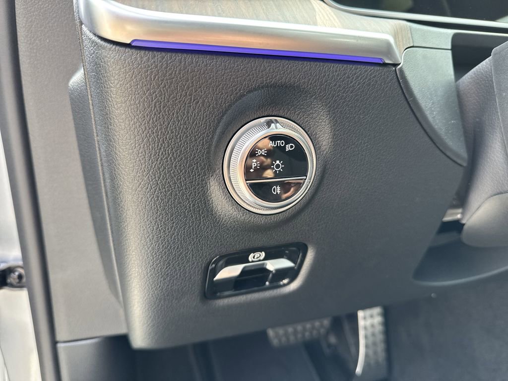 New 2025 Mercedes-Benz C 300 4MATIC Sedan image 17