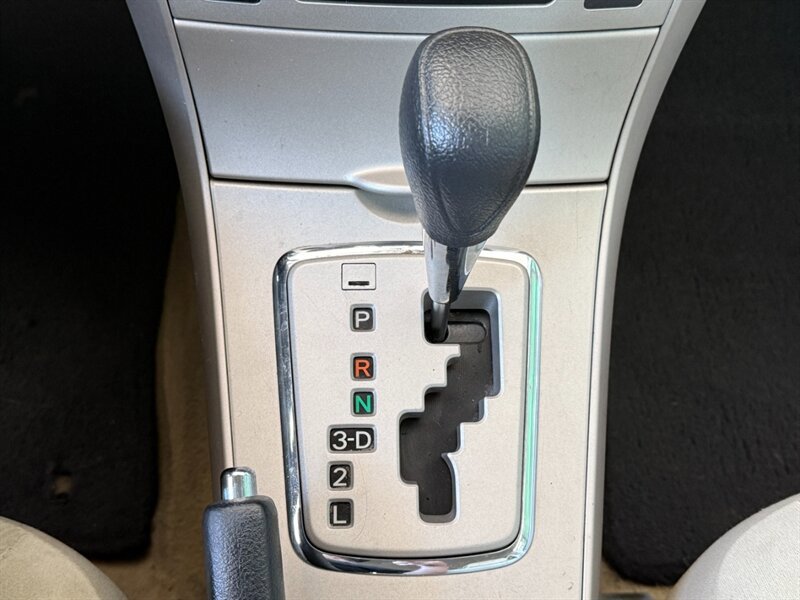 Used 2013 Toyota Corolla LE FWD image 31
