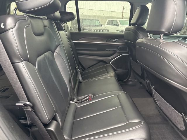 Used 2022 Jeep Grand Cherokee L Limited AWD/4WD image 12