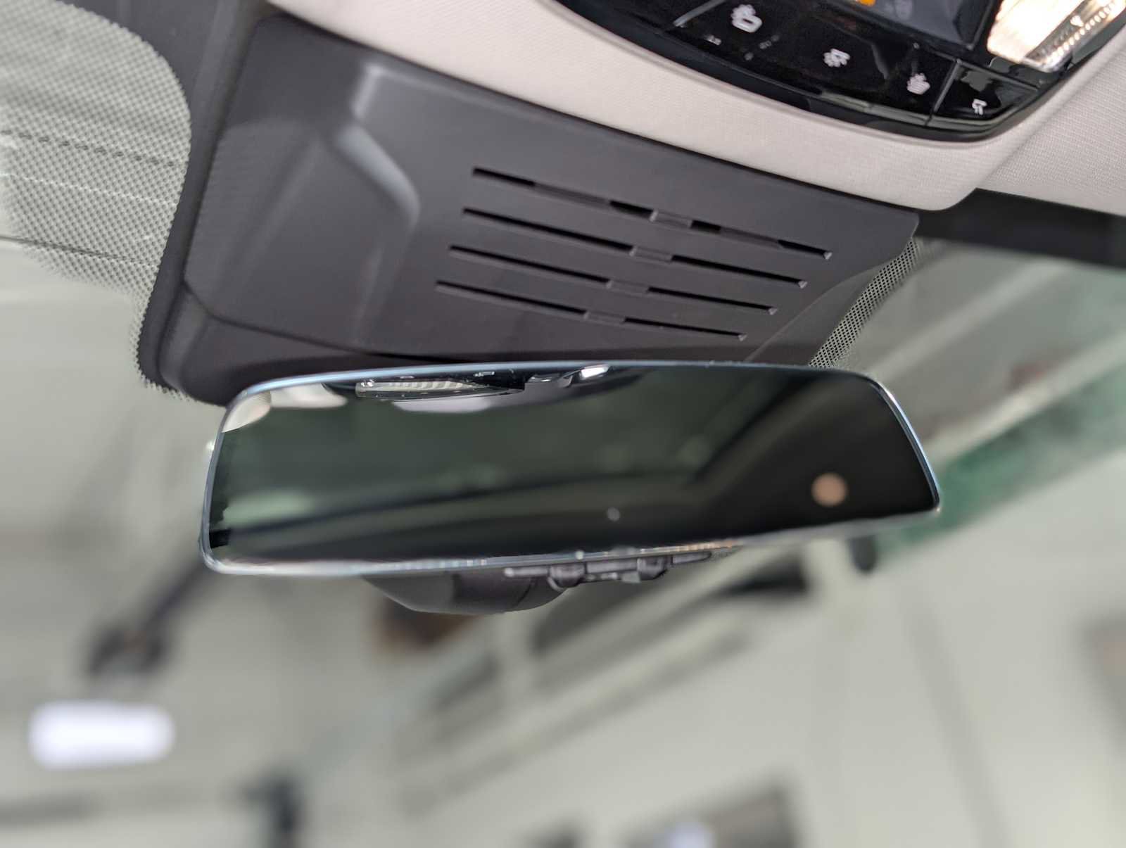 Used 2023 BMW X7 xDrive40i w/ Climate Comfort Package image 32