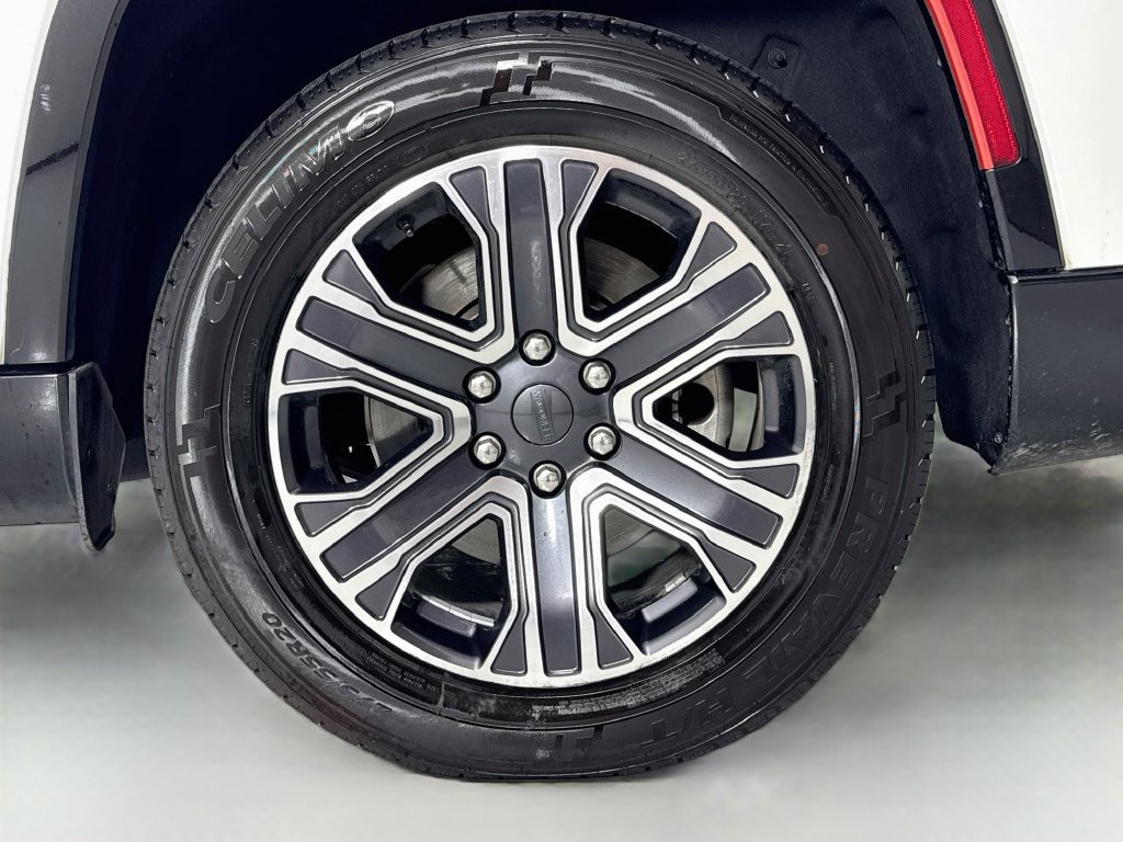 Used 2024 Jeep Wagoneer L Series II w/ Flexible Seating Group AWD/4WD image 10