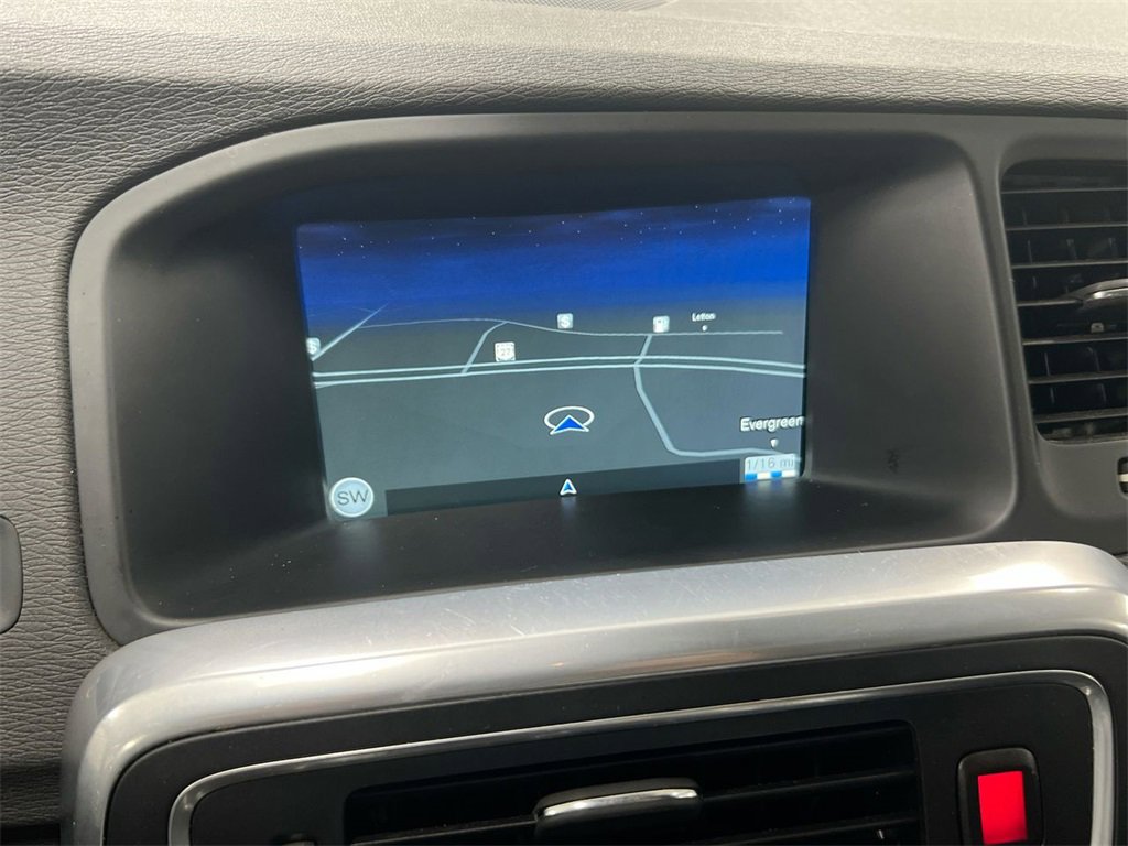 Used 2017 Volvo V60 T6 R-Design Platinum image 14