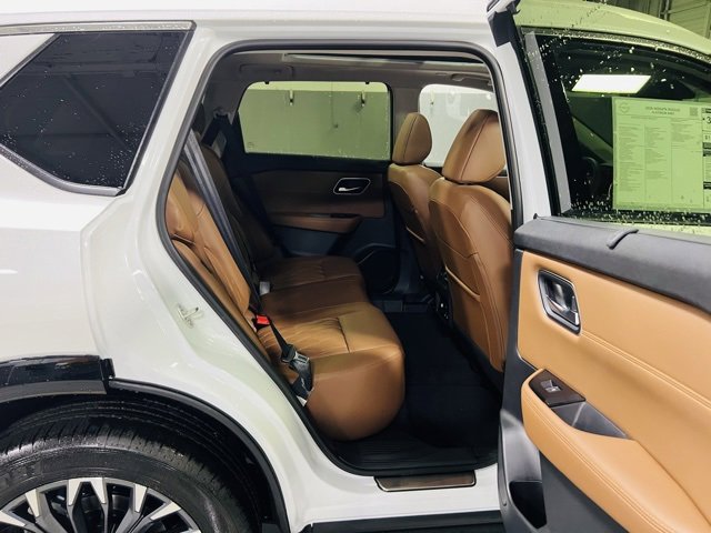 New 2026 Nissan Rogue Platinum image 32