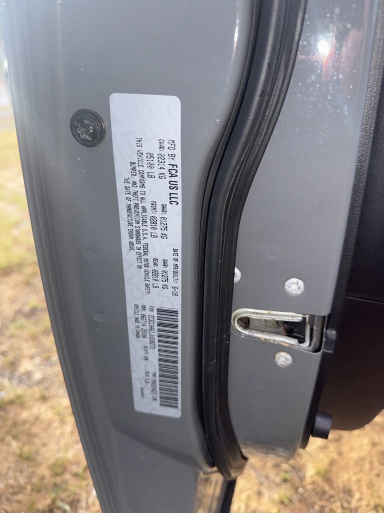 Used 2018 Chrysler 300 Touring L RWD image 10