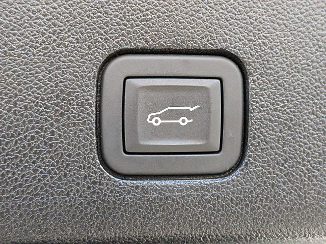 Certified 2025 Cadillac XT6 Premium Luxury AWD/4WD image 17