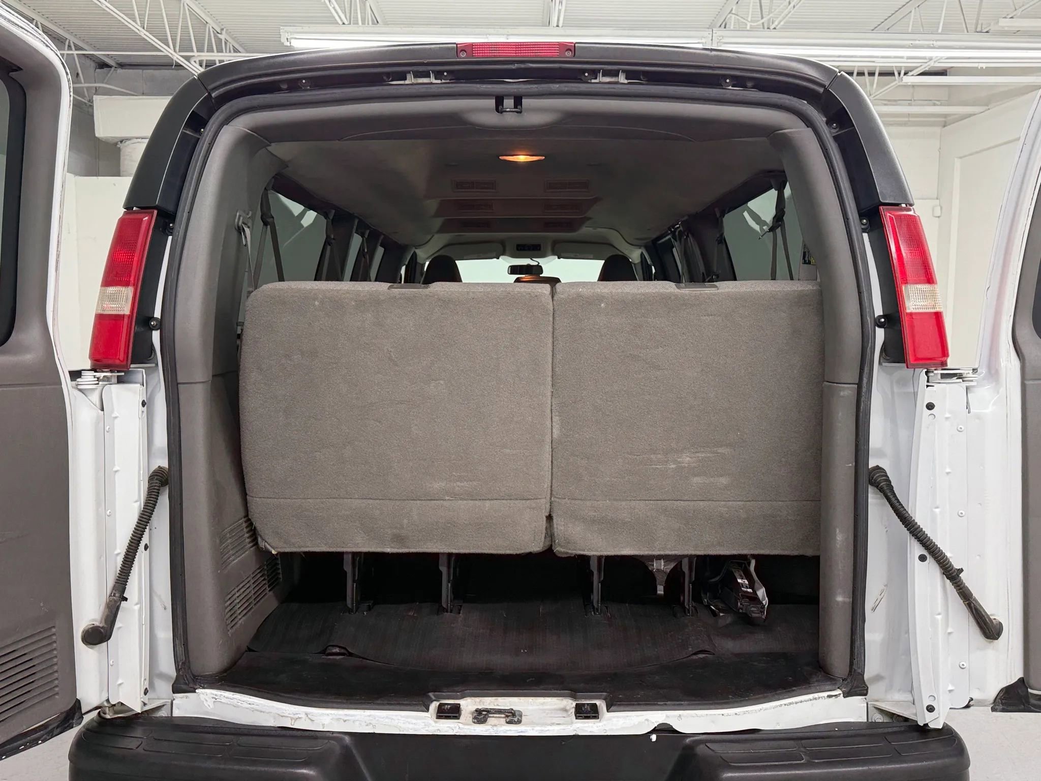 Used 2019 Chevrolet Express 3500 LS image 29