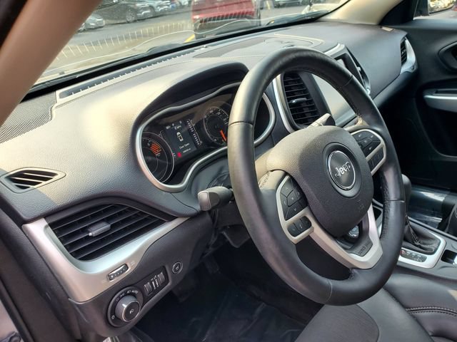 Used 2018 Jeep Cherokee Latitude Plus w/ Comfort/Convenience Group AWD/4WD image 21
