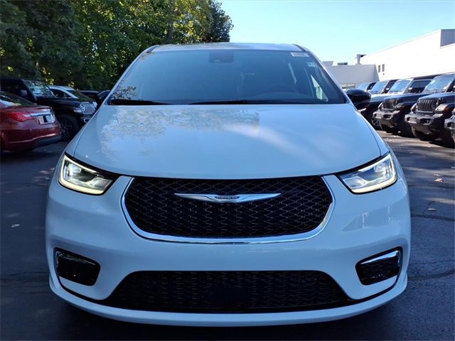 New 2026 Chrysler Pacifica Select image 8