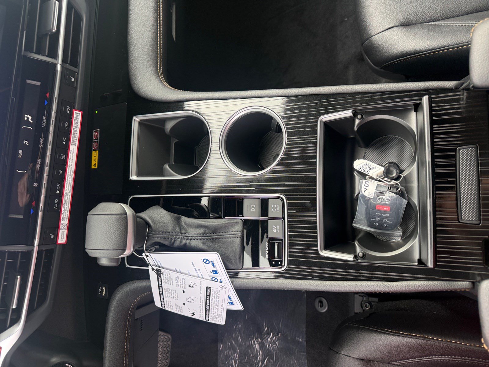 New 2026 Toyota Sienna XLE Woodland Edition AWD/4WD image 15