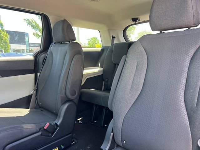Certified 2022 Kia Carnival LX FWD image 29