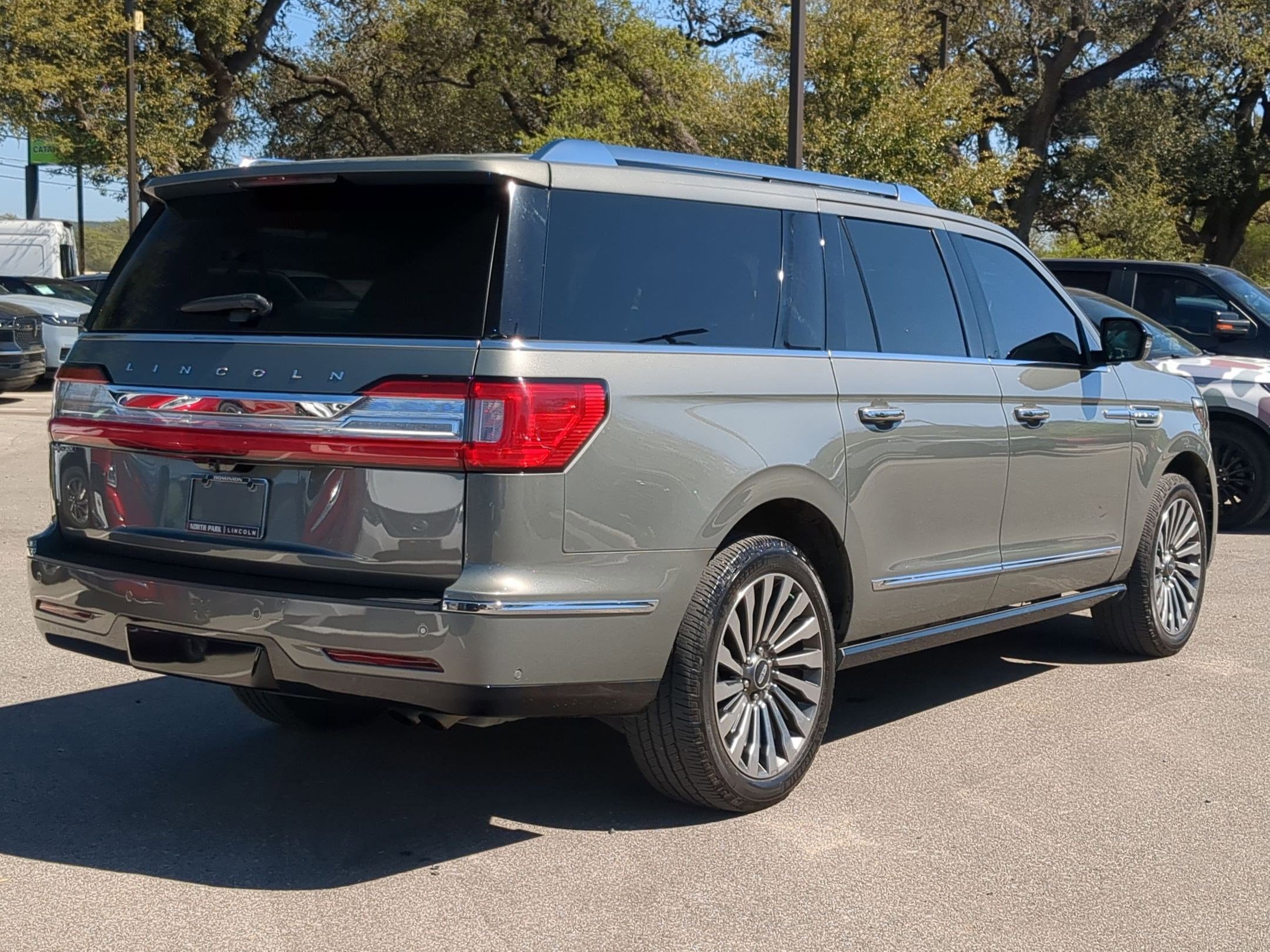Used 2019 Lincoln Navigator L Reserve image 3