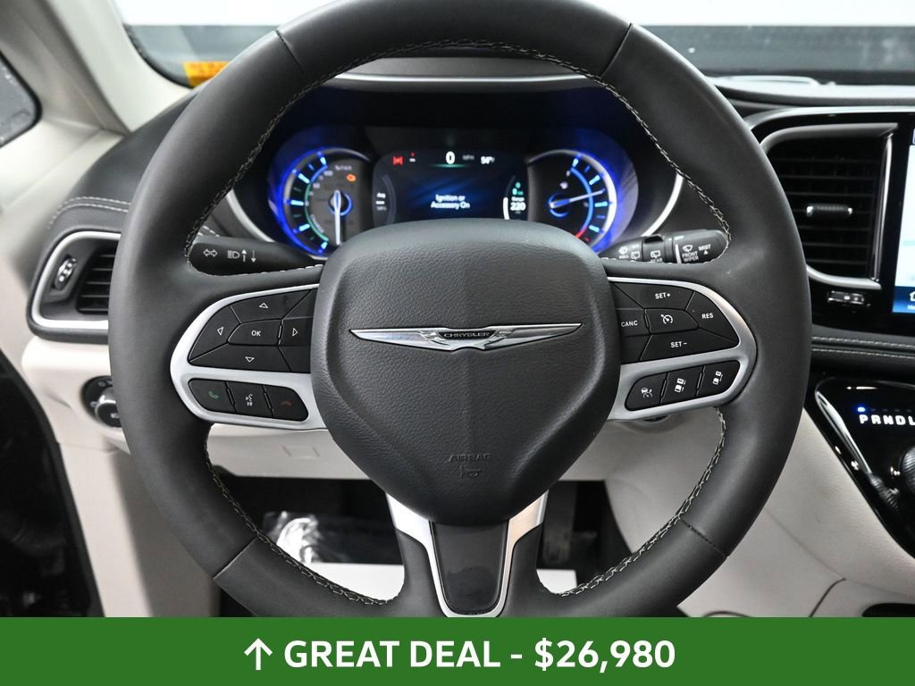 Used 2024 Chrysler Pacifica Select image 34