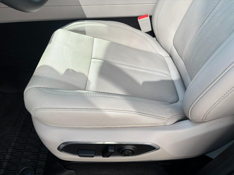 Used 2023 Jeep Wagoneer Series II w/ Flexible Seating Group AWD/4WD image 21