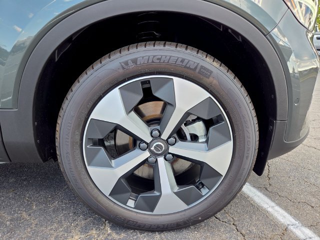 New 2026 Volvo XC40 B5 Plus w/ Protection Package Premier AWD/4WD image 19