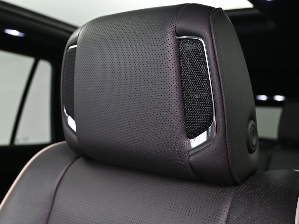 Used 2023 Cadillac Escalade Premium Luxury image 19