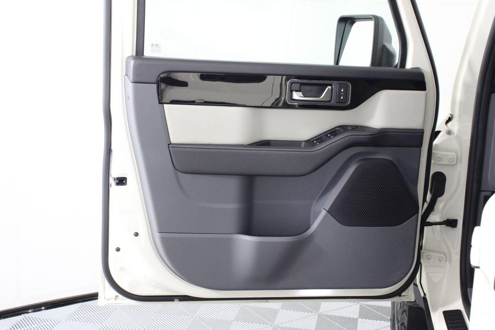 Used 2025 INEOS Grenadier AWD/4WD image 17