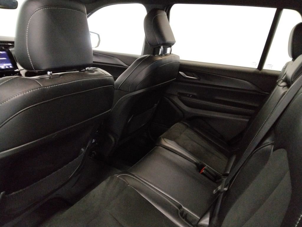 Used 2024 Jeep Grand Cherokee L Laredo AWD/4WD image 38