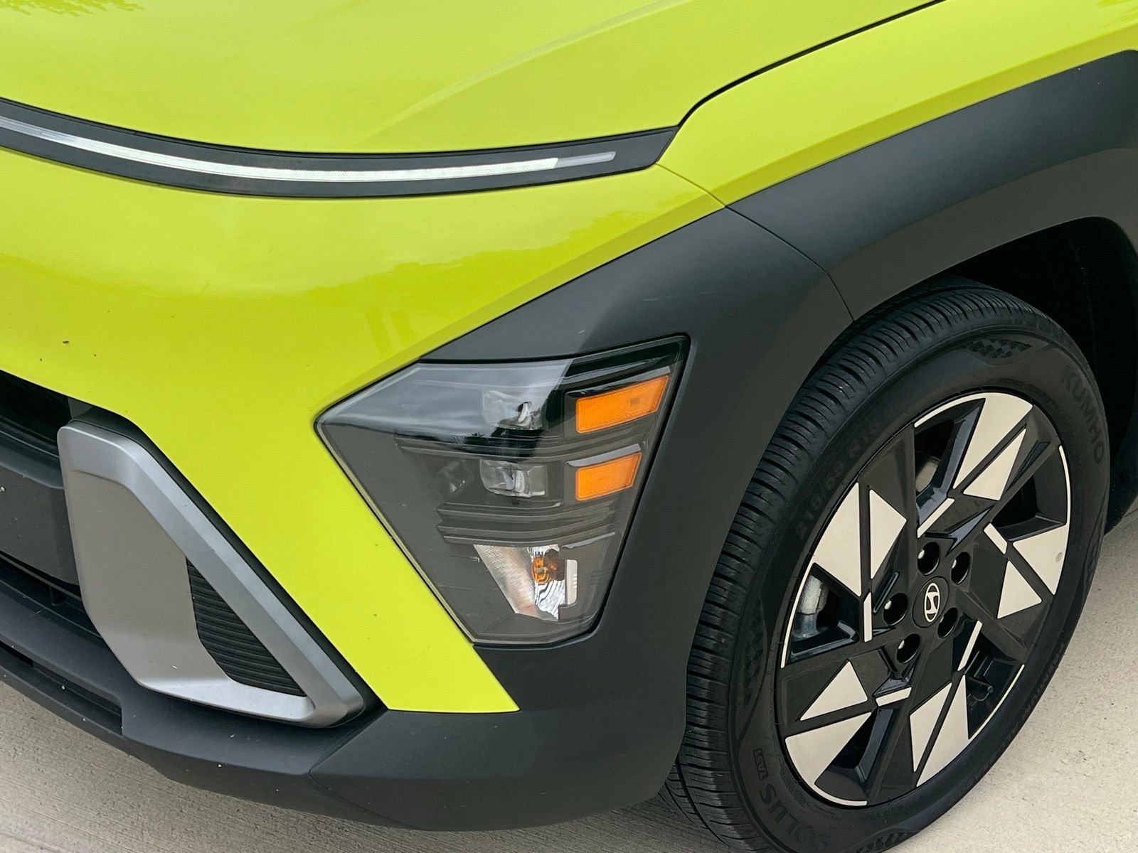 Used 2025 Hyundai Kona SEL FWD image 4