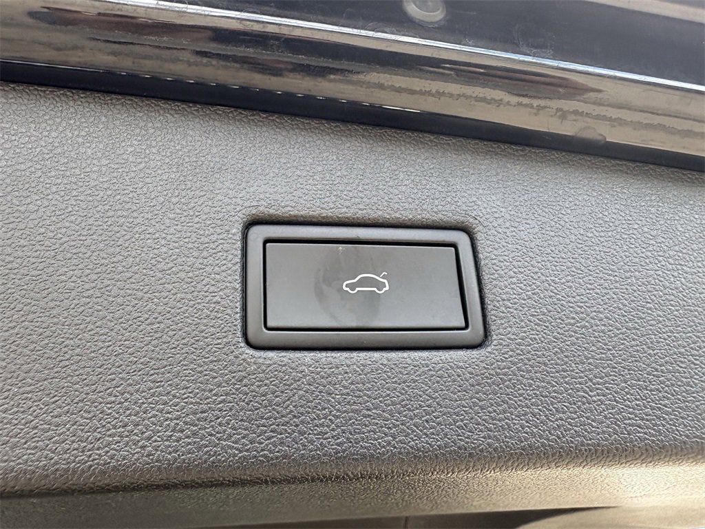 Used 2022 Volkswagen Tiguan SE image 29