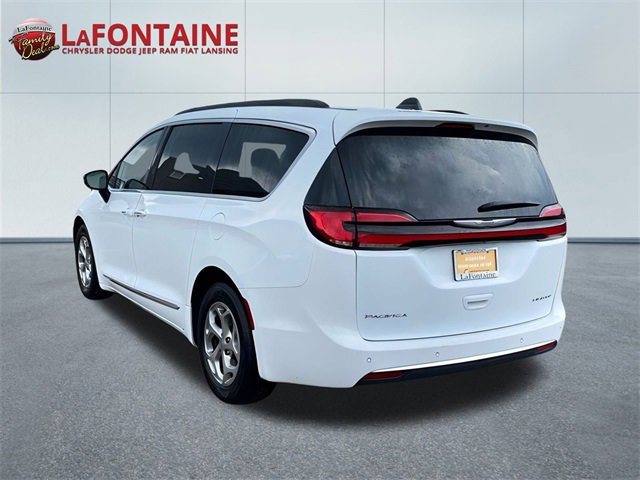 Used 2023 Chrysler Pacifica Limited image 5
