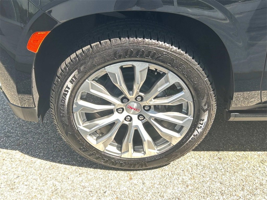 Used 2022 GMC Yukon XL Denali image 9