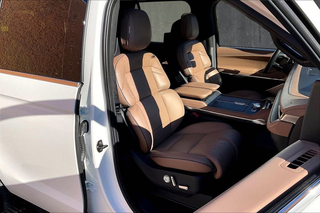 Used 2025 Lincoln Navigator Black Label image 30