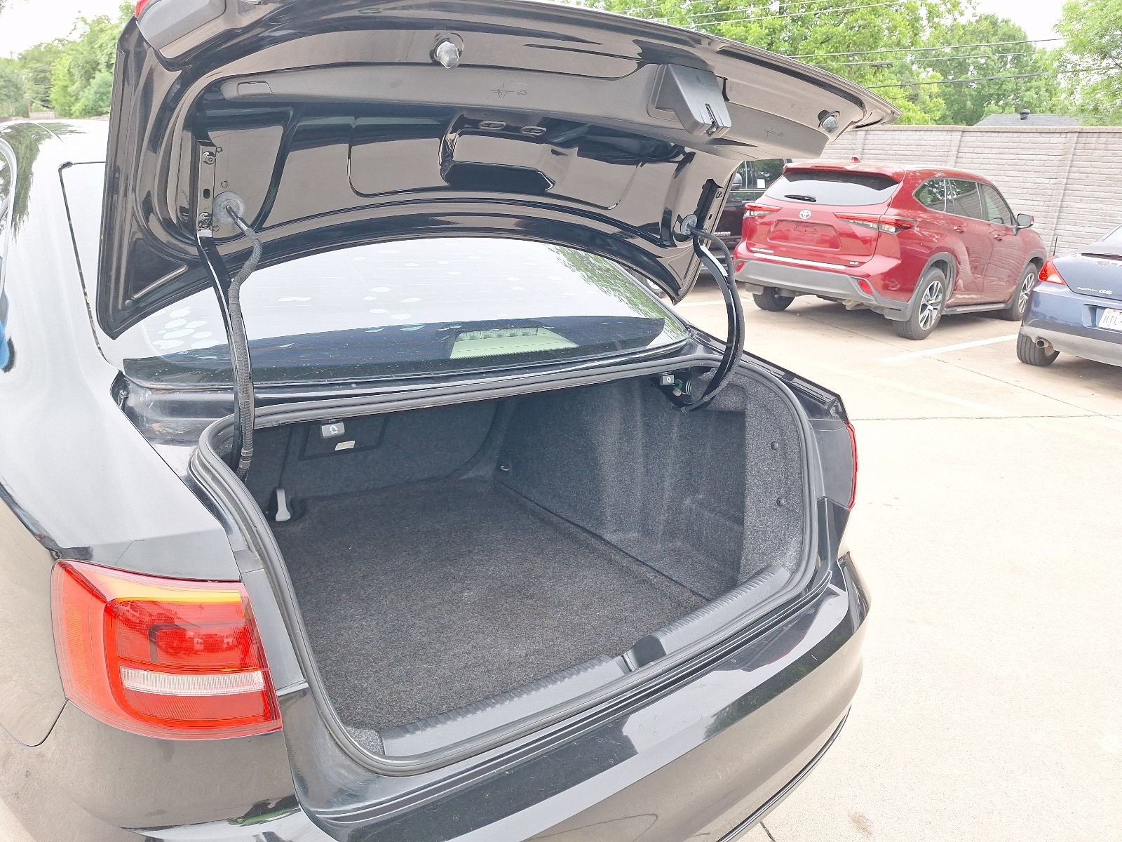 Used 2015 Volkswagen Jetta SE FWD image 34