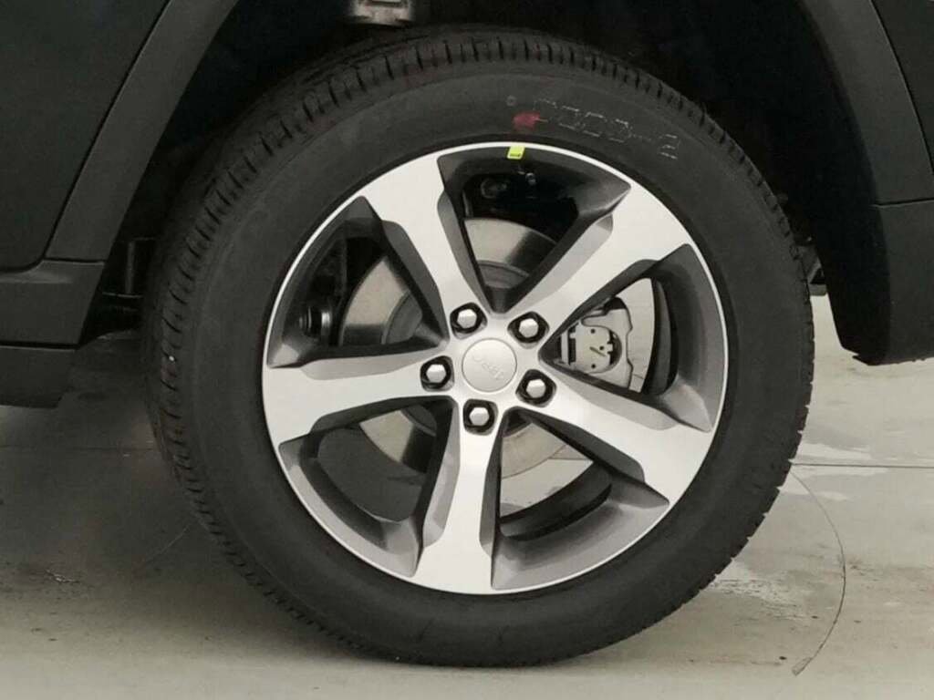 New 2025 Jeep Grand Cherokee Limited w/ Trailer Tow Package image 39