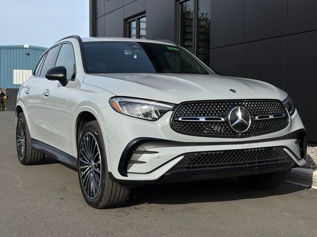 Used 2025 Mercedes-Benz GLC 300 4MATIC image 9