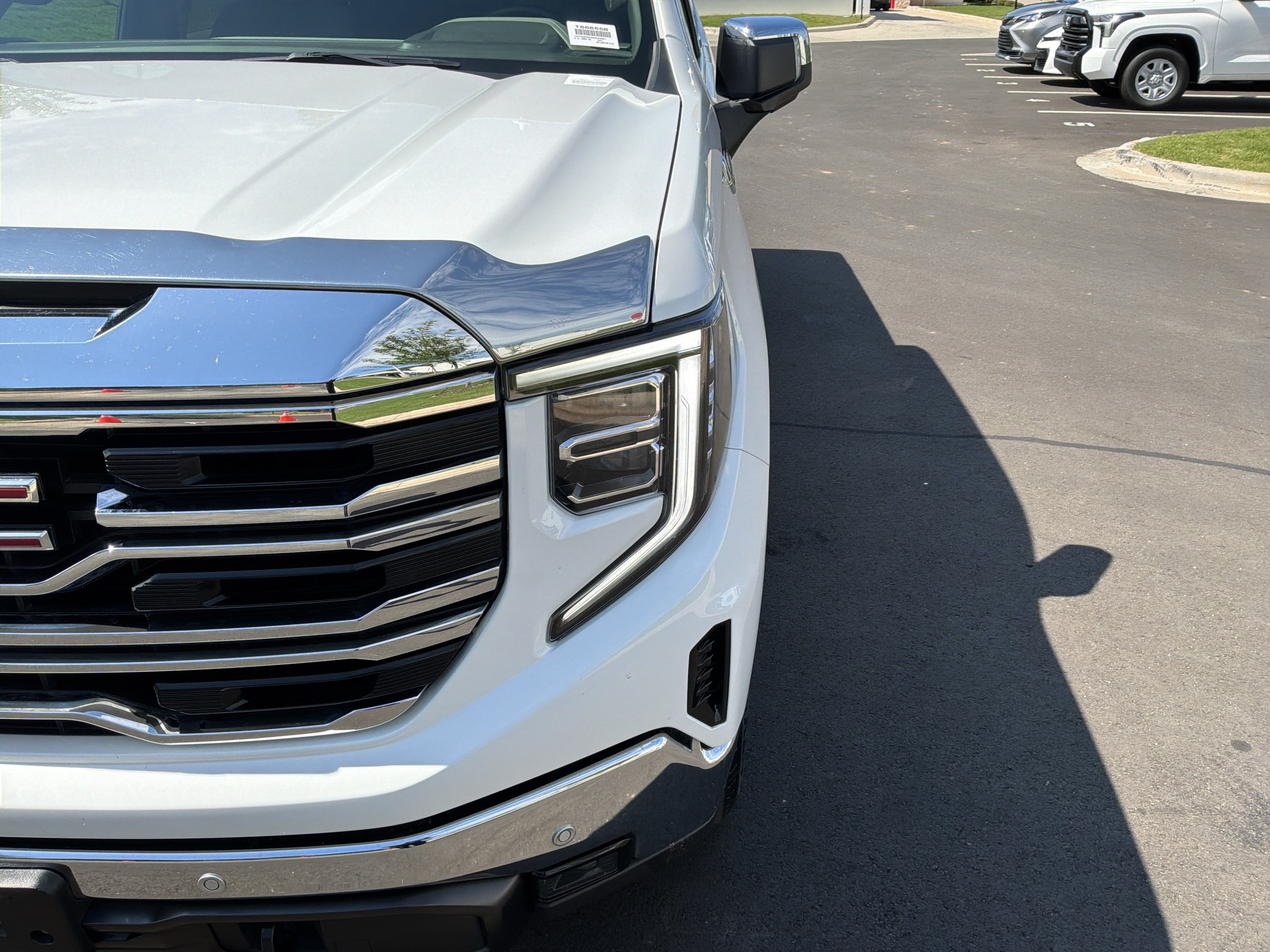 Used 2024 GMC Sierra 1500 SLT w/ SLT Premium Plus Package AWD/4WD image 6