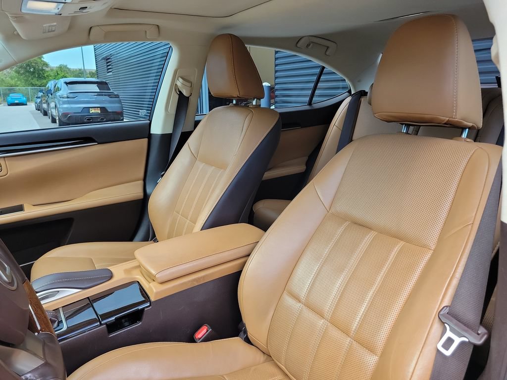Used 2018 Lexus ES 350 w/ Luxury Package w/Wood Trim FWD image 26