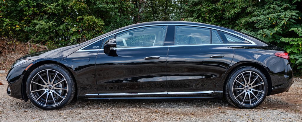 Used 2023 Mercedes-Benz EQS 450+ Sedan w/ AMG Line Exterior Package image 2