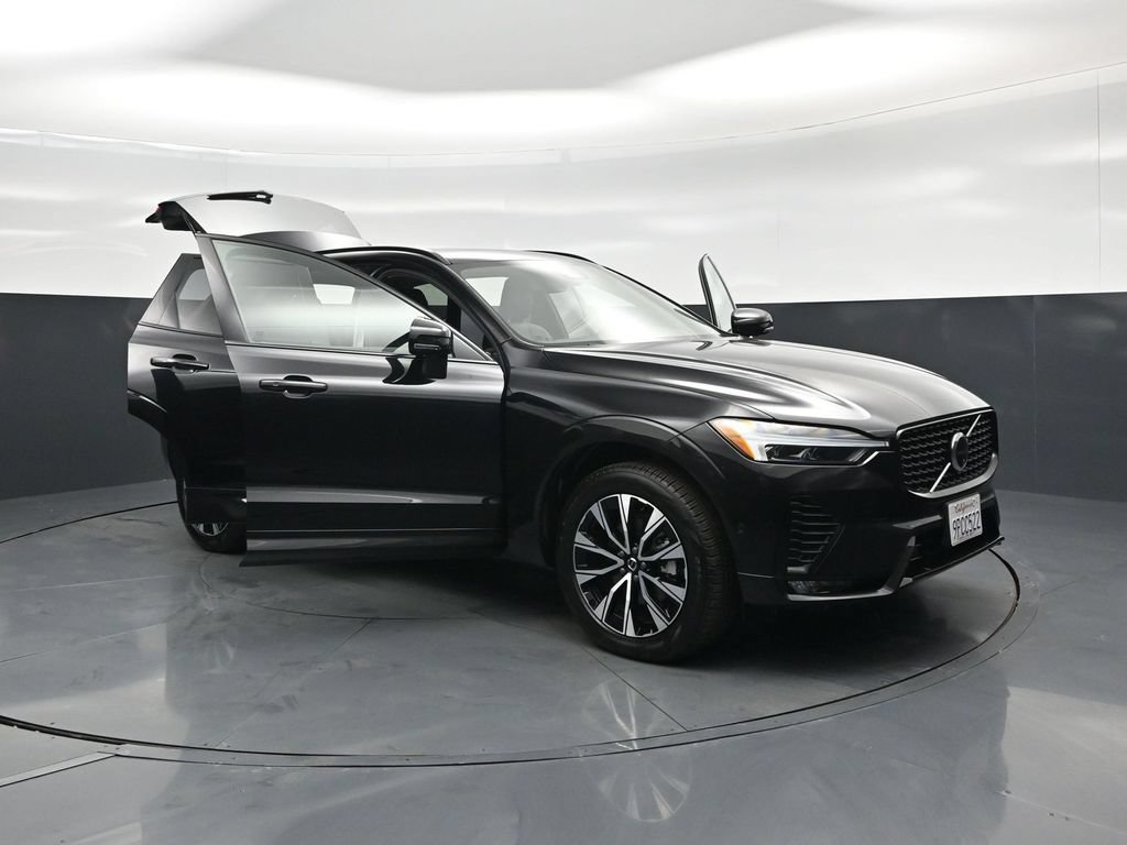 Used 2025 Volvo XC60 B5 Plus AWD/4WD image 34