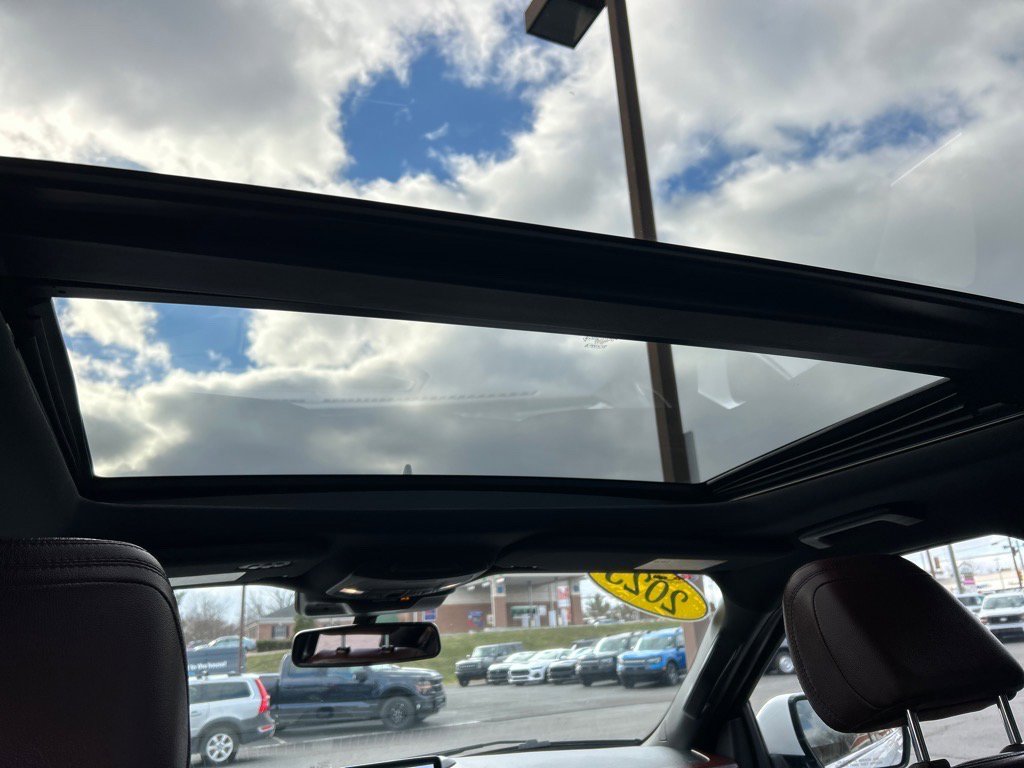 Used 2023 Ford Expedition Limited image 4