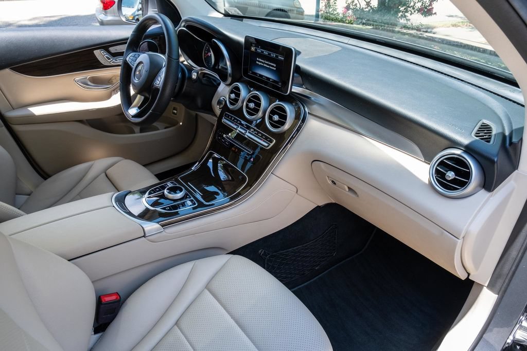 Used 2019 Mercedes-Benz GLC 300 image 30