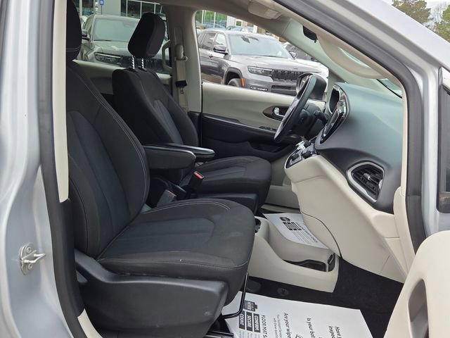 Used 2023 Chrysler Voyager LX image 16