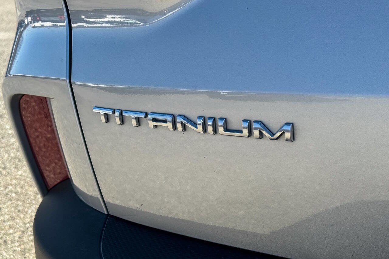Used 2020 Ford Escape Titanium image 13