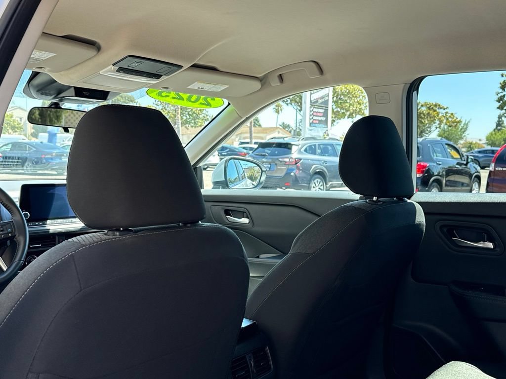 Used 2025 Nissan Rogue SV FWD image 16