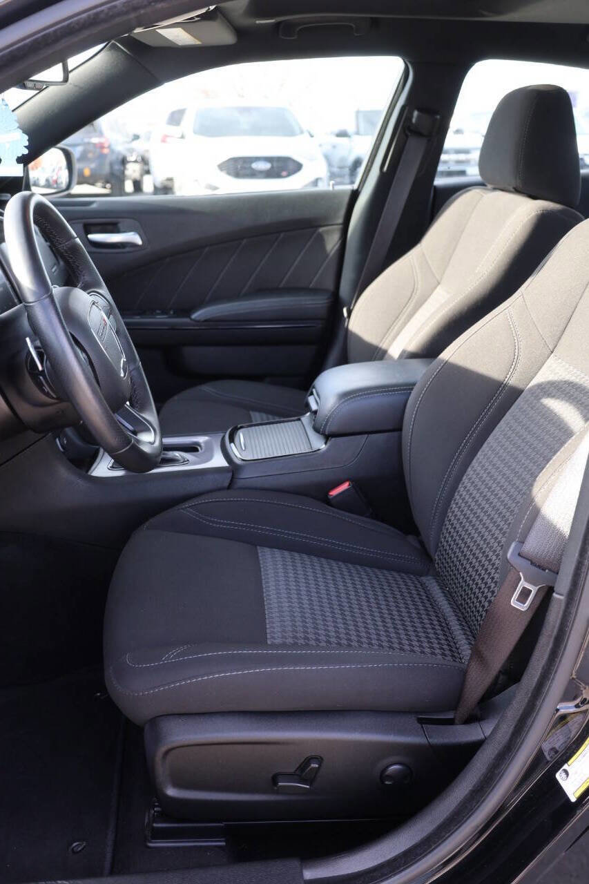 Used 2022 Dodge Charger SXT w/ Blacktop Package image 13
