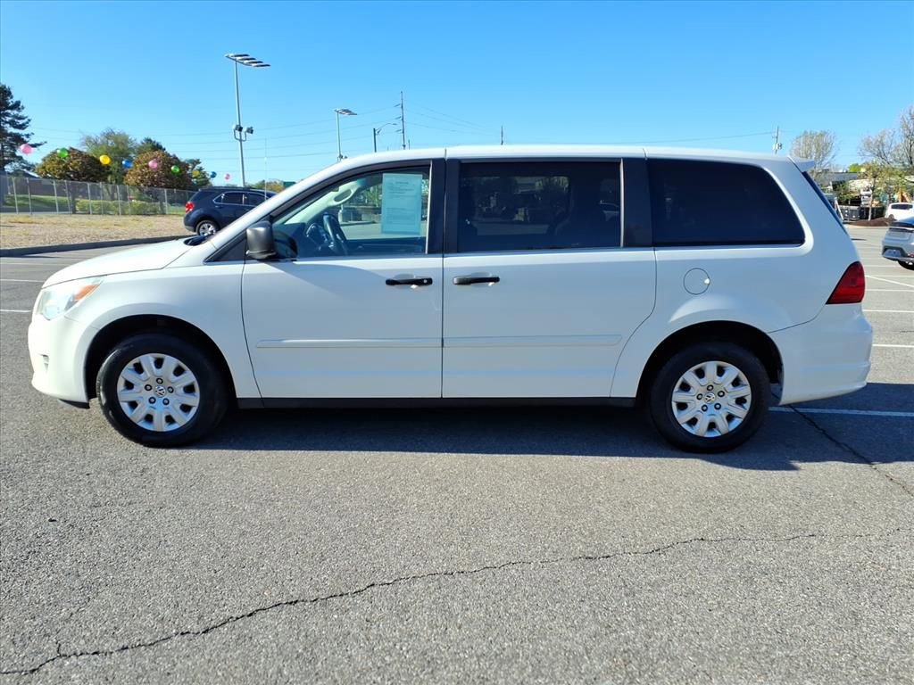 Used 2010 Volkswagen Routan S image 8